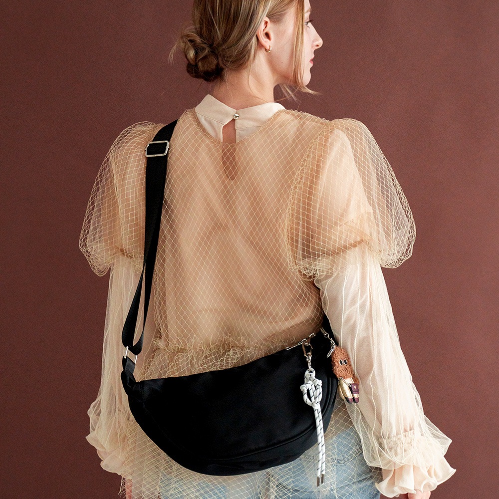 リュー ムーンショルダーバッグ バケッタレザー 斜め掛け クロスボディ