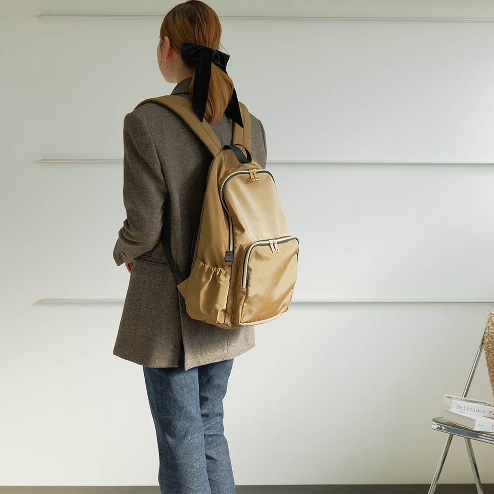 Rename ゴールドファスナーマルチポケット デイバッグ