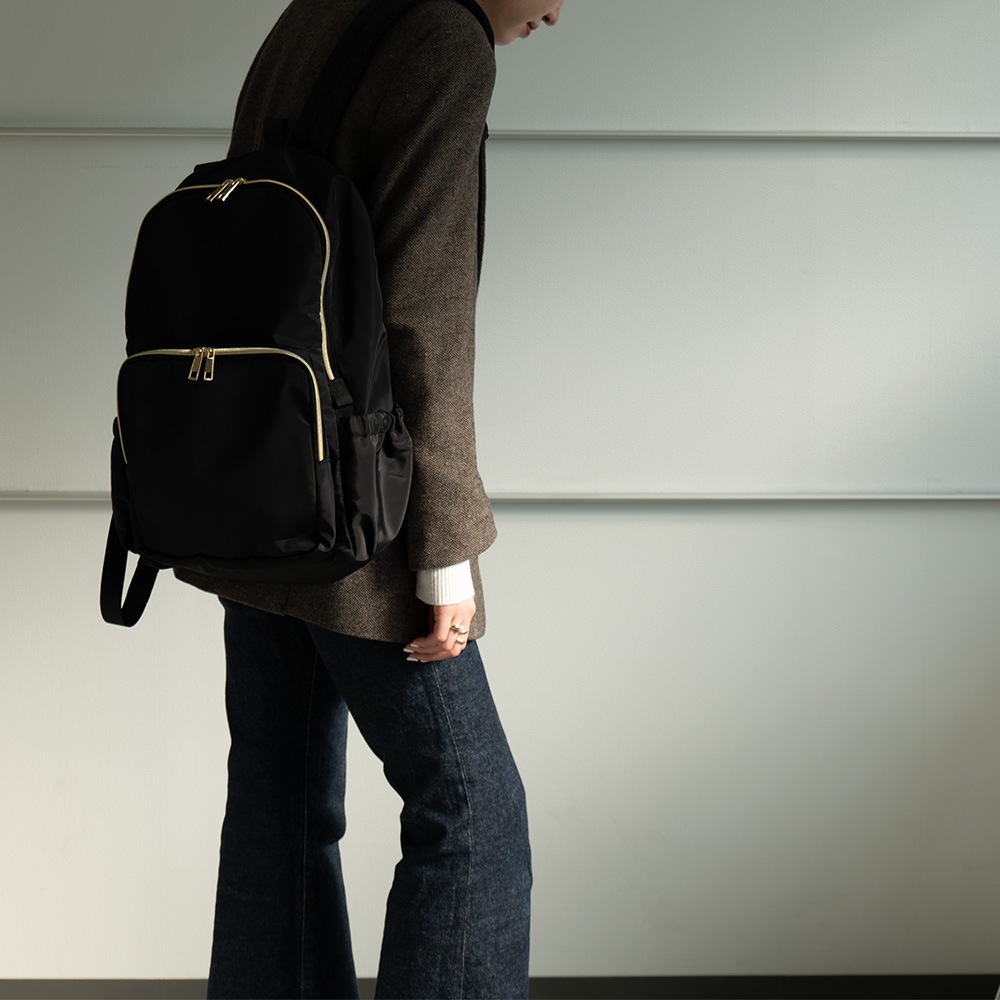 Rename ゴールドファスナーマルチポケット デイバッグ