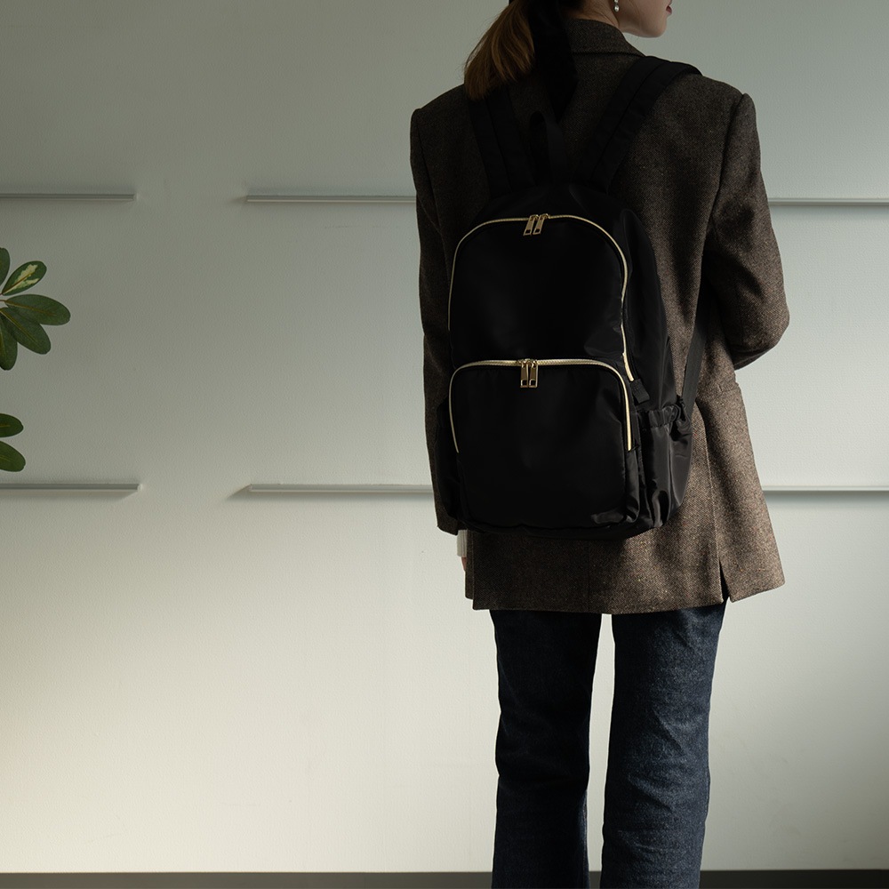 Rename ゴールドファスナーマルチポケット デイバッグ