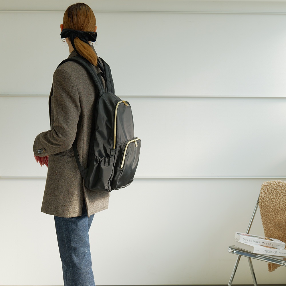 Rename ゴールドファスナーマルチポケット デイバッグ