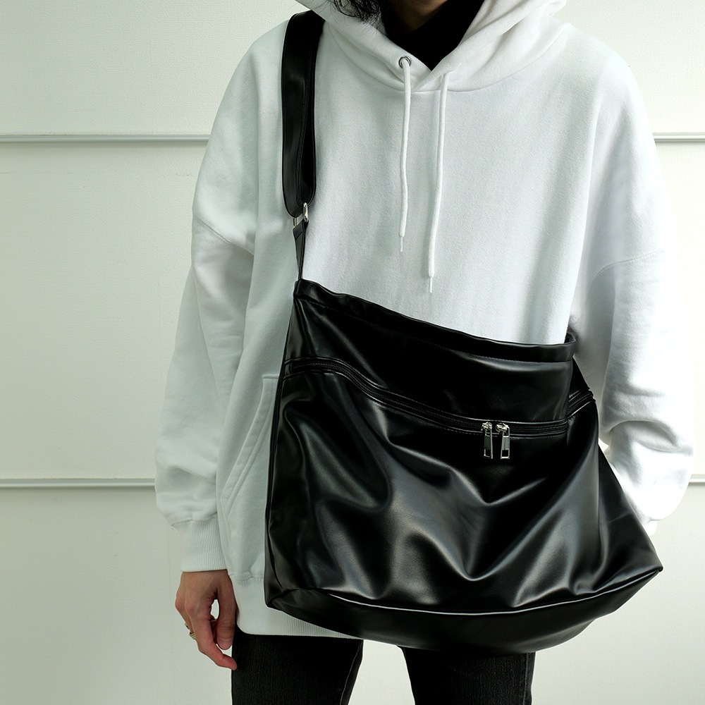 DEVICE ZIP ルーズ マンメイドレザー ショルダーバッグ