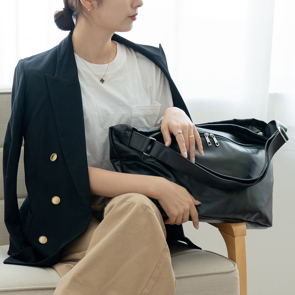 DEVICE ZIP ルーズ マンメイドレザー ショルダーバッグ