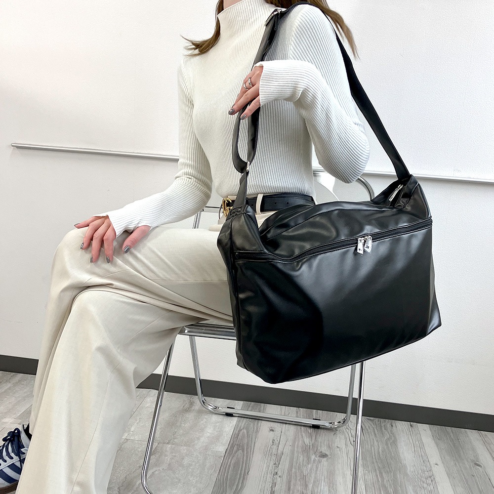 DEVICE ZIP ルーズ マンメイドレザー ショルダーバッグ