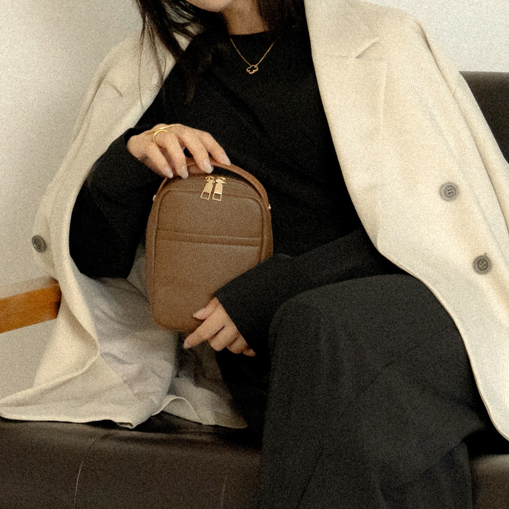 【クーポンで35％OFF】化粧ポーチ メイクポーチ ブランド バニティ ポーチ かわいい 大容量 大きめ 可愛い 収納 仕切り おしゃれ 機能的 黒 軽量 旅行 レディース 大人 持ち歩き  コスメポーチ コスメ トラベルポーチ 小物入れ 仕切り付き 自立 マルチポーチ 縦型