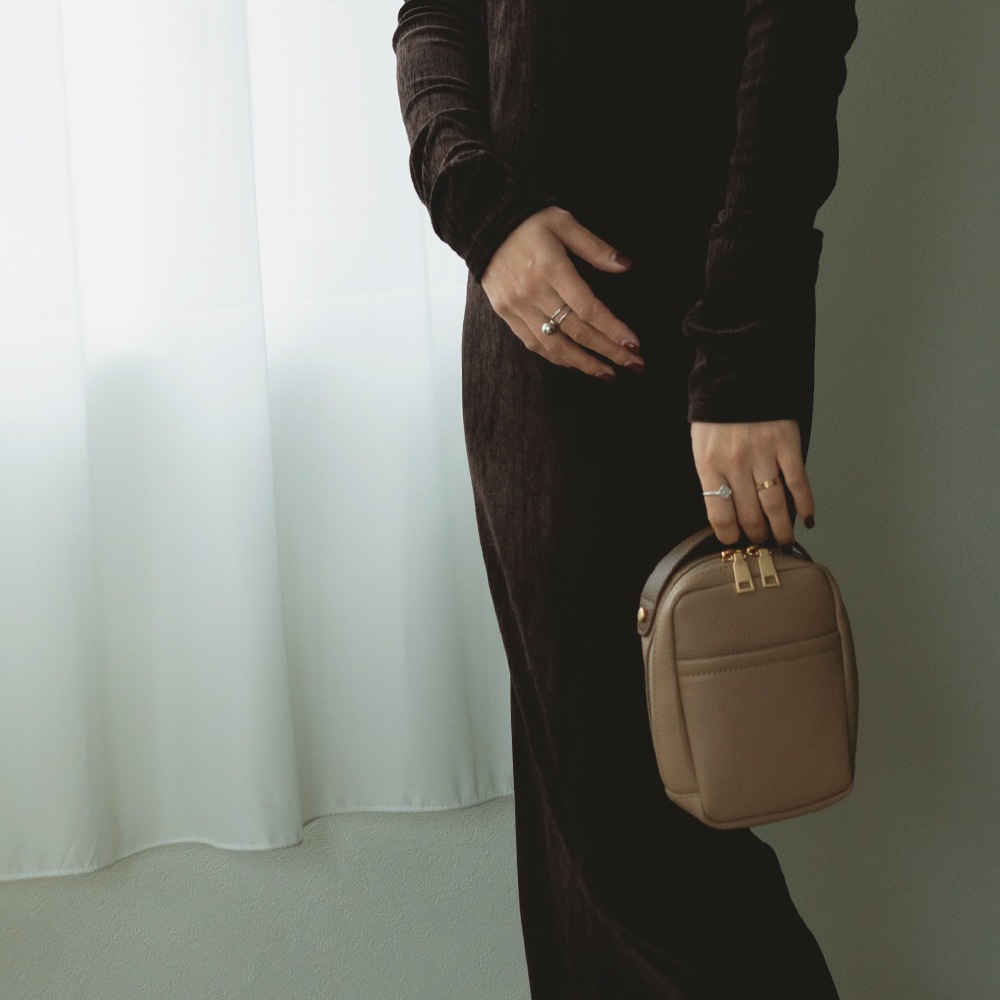 【クーポンで35％OFF】化粧ポーチ メイクポーチ ブランド バニティ ポーチ かわいい 大容量 大きめ 可愛い 収納 仕切り おしゃれ 機能的 黒 軽量 旅行 レディース 大人 持ち歩き  コスメポーチ コスメ トラベルポーチ 小物入れ 仕切り付き 自立 マルチポーチ 縦型