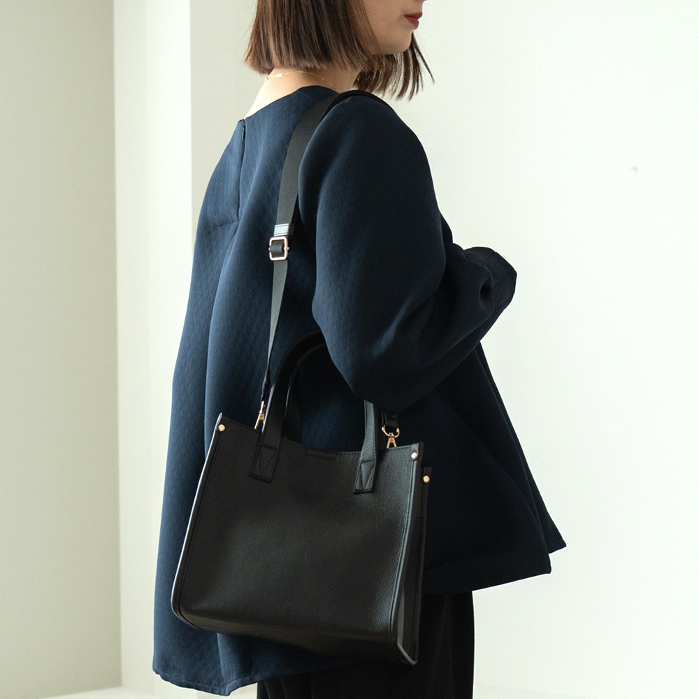 【クーポンで45％OFF】トートバッグ ショルダーバッグ 2way レディース 本革 レザー 小さめ ミニトート かわいい おしゃれ スクエア シンプル 軽量 大容量 無地 仕事鞄 通勤 通学 旅行 カバン 鞄 黒 ミニ 軽い 軽量 セレモニーバッグ フォーマル ギフト ブランド バッグ かばん