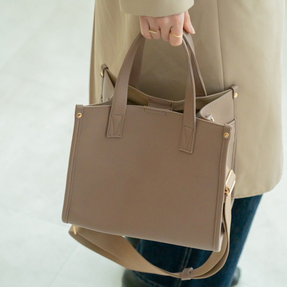 【クーポンで45％OFF】トートバッグ ショルダーバッグ 2way レディース 本革 レザー 小さめ ミニトート かわいい おしゃれ スクエア シンプル 軽量 大容量 無地 仕事鞄 通勤 通学 旅行 カバン 鞄 黒 ミニ 軽い 軽量 セレモニーバッグ フォーマル ギフト ブランド バッグ かばん