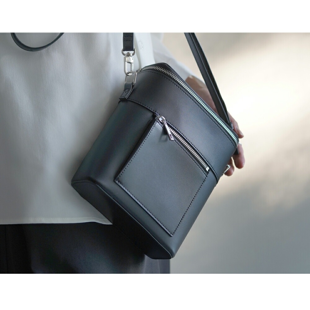 ショルダーバッグ 肩掛け メンズ レディース ショルダー ブランド 小さめ カバン おしゃれ シンプル カジュアル ミニ バッグ 斜め掛け サコッシュ ミニショルダー スマホ ショルダー 軽い スマホ ブラック 黒 コンパクト ショルダーバック