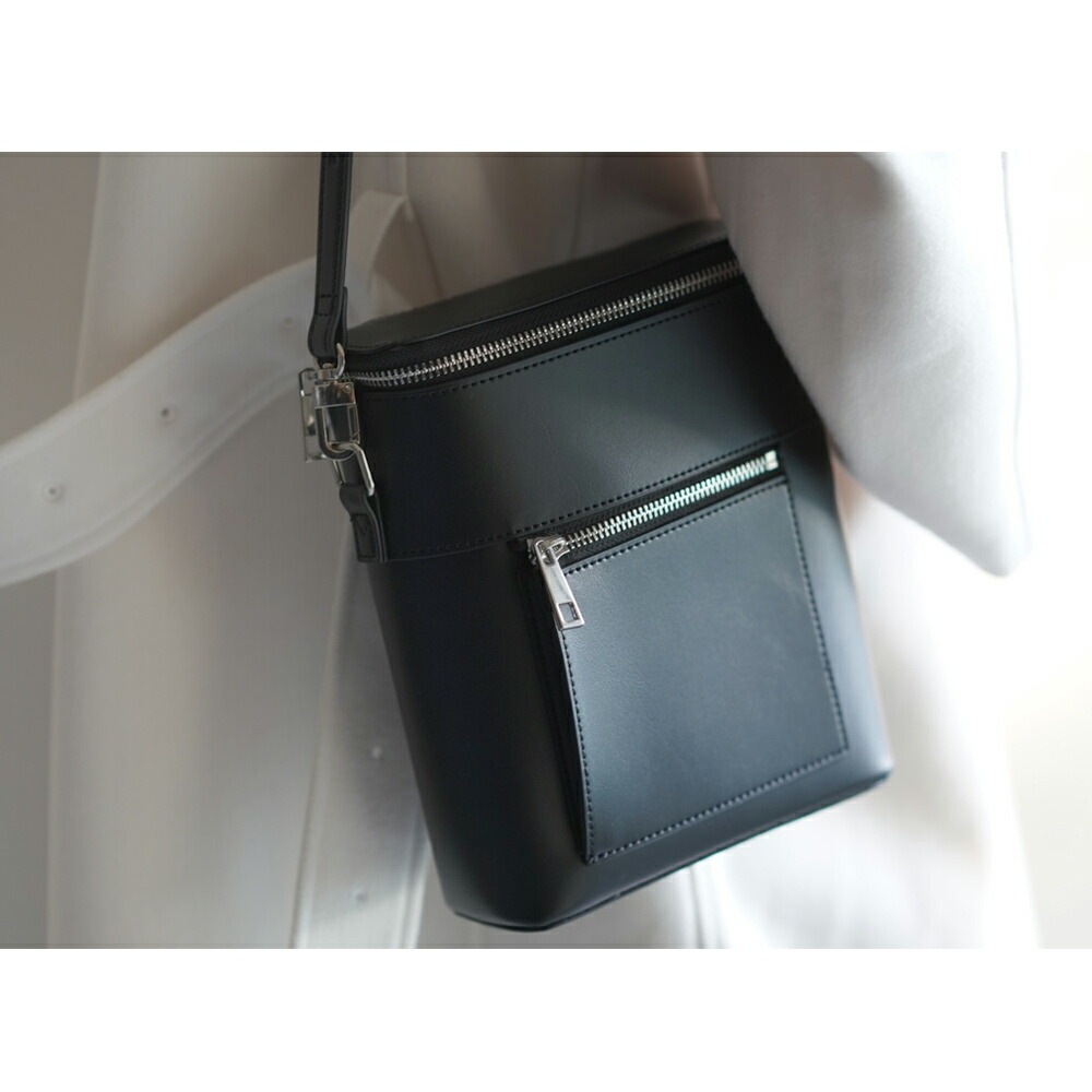 ショルダーバッグ 肩掛け メンズ レディース ショルダー ブランド 小さめ カバン おしゃれ シンプル カジュアル ミニ バッグ 斜め掛け サコッシュ ミニショルダー スマホ ショルダー 軽い スマホ ブラック 黒 コンパクト ショルダーバック