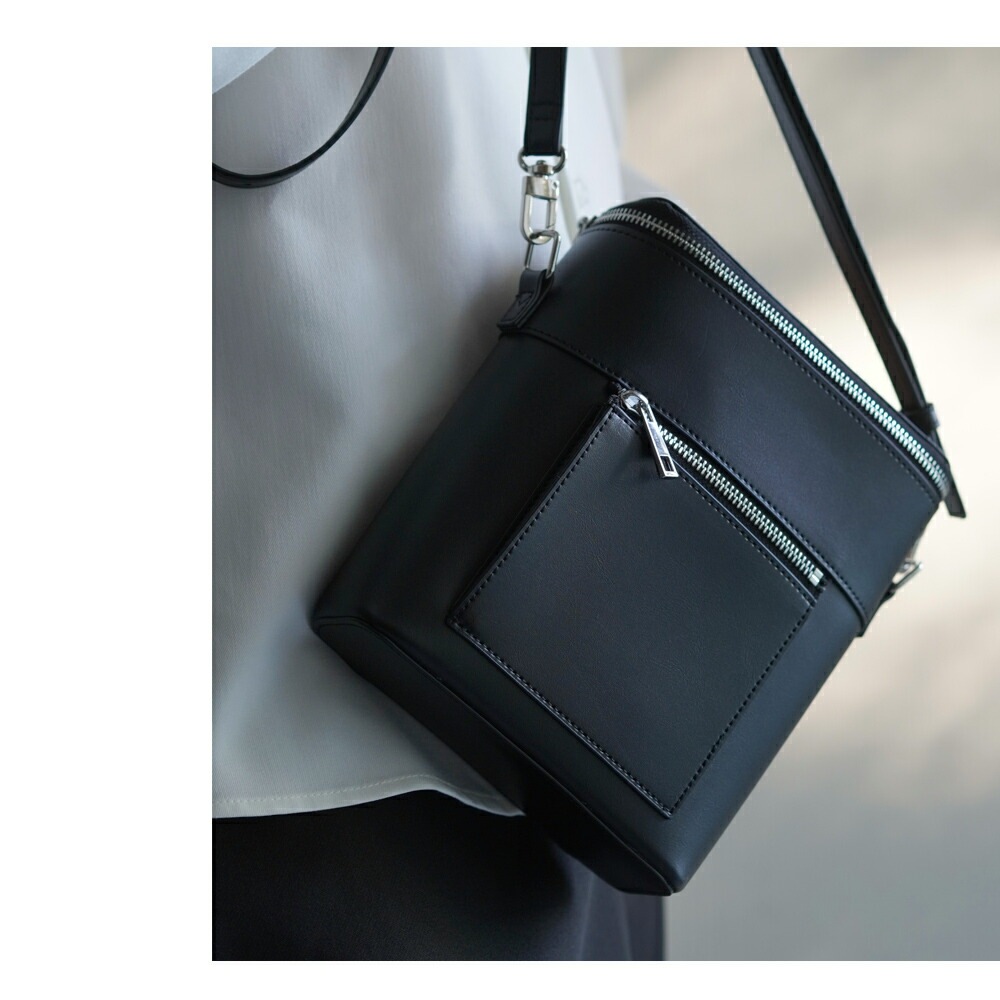 ショルダーバッグ 肩掛け メンズ レディース ショルダー ブランド 小さめ カバン おしゃれ シンプル カジュアル ミニ バッグ 斜め掛け サコッシュ ミニショルダー スマホ ショルダー 軽い スマホ ブラック 黒 コンパクト ショルダーバック