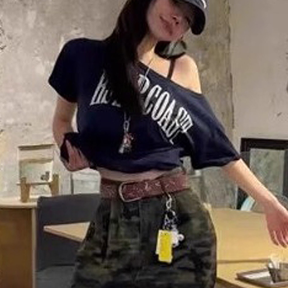 オフショルダー Tシャツ