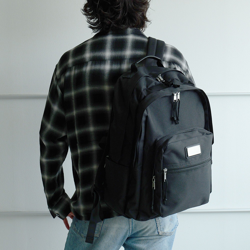 2025-2026AW新作【クーポンで45％OFF】DEVICE メタルプレート バックパック DEVICE リュック バックパック メタルプレート 大容量 ナイロン PCポケット付き 多収納 通学 通勤 旅行 アウトドア メンズ レディース ユニセックス 軽量 おしゃれ 人気 デイパック かっこいい