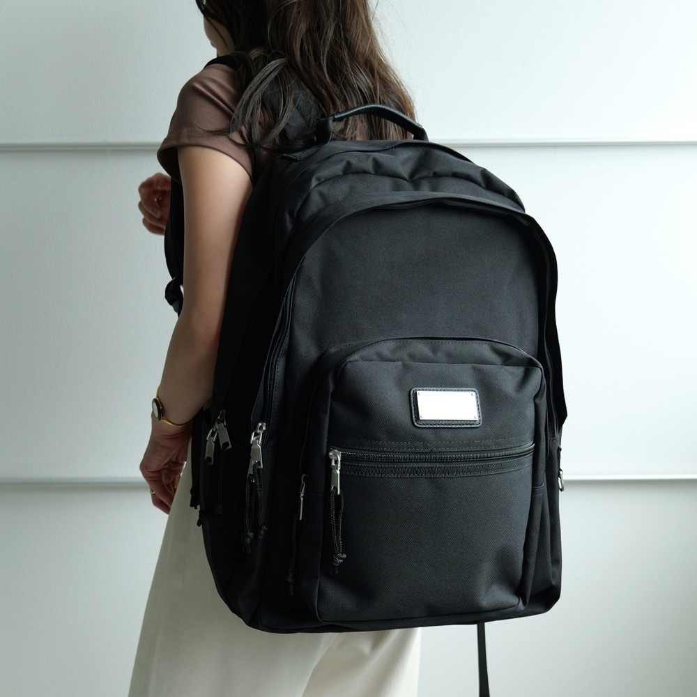 2025-2026AW新作【クーポンで45％OFF】DEVICE メタルプレート バックパック DEVICE リュック バックパック メタルプレート 大容量 ナイロン PCポケット付き 多収納 通学 通勤 旅行 アウトドア メンズ レディース ユニセックス 軽量 おしゃれ 人気 デイパック かっこいい