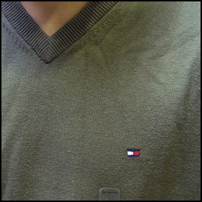 トミーヒルフィガー オリーブ XL Vネック ニットセーター ロゴ刺繍 綿 TOMMY HILFIGER（トミーヒルフィガー）の「チェックテクスチャーV