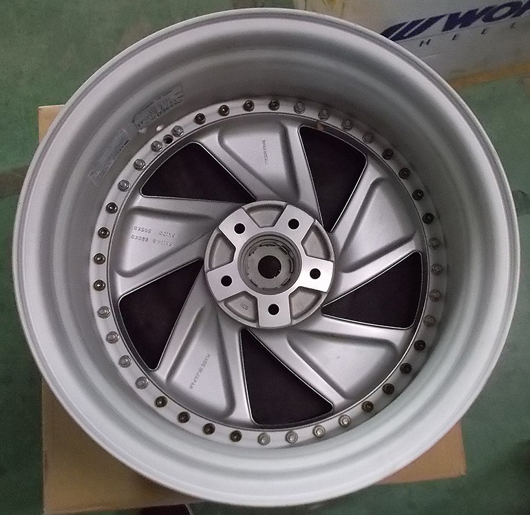 セール品！ カービング インゴルシュタルト 1875+41 5/114 18インチ 7.5J +41 ホール数:5 PCD:114 シルバー NITTO NT555G2 225/45R18 4本セット