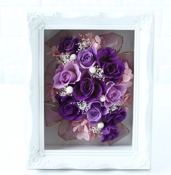 Pinky Rosey：枯れない魔法のお花に心をこめて「フレームローズ