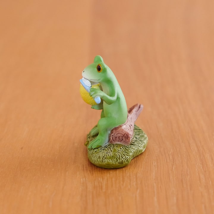 歯磨きするカエル コポー Copeau - カエルのコポーならクッチーナ