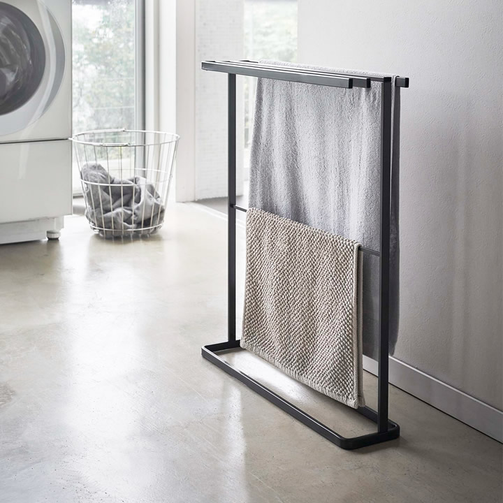 横から掛けられるバスタオルハンガー スリム タワー tower 山崎実業