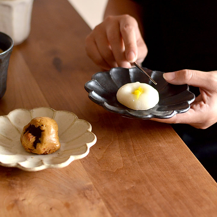 リンカ 四寸皿 白練 黒練 カネコ小兵 食器 - キッチン雑貨、便利グッズ