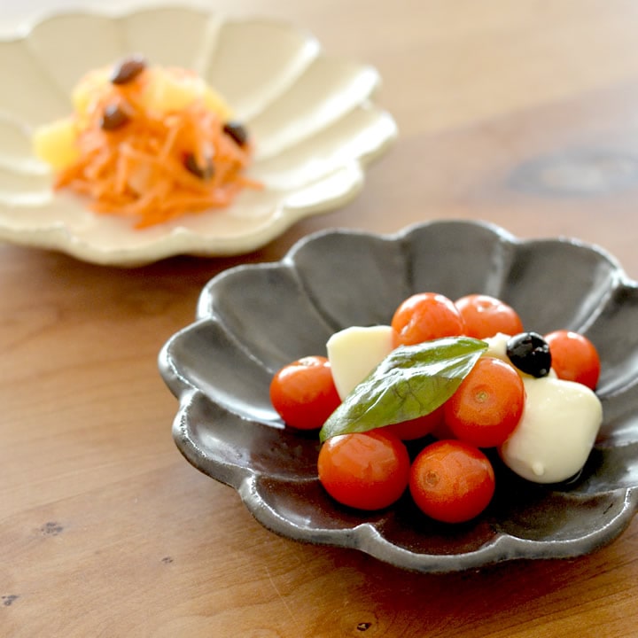 リンカ 六寸皿 白練 黒練 カネコ小兵 食器 - キッチン雑貨、便利グッズ