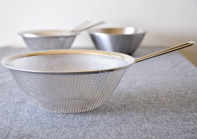 手付き パンチング ストレーナー 23cm 柳宗理 キッチン｜ キッチン雑貨