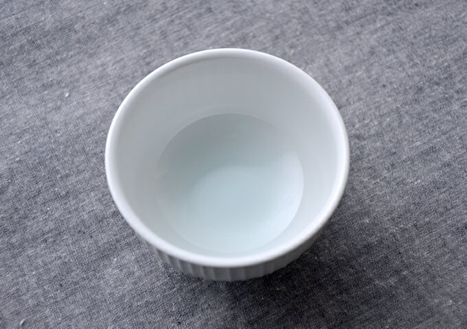 白磁立筋 汲出 蓋付き 白山陶器 - キッチン雑貨、便利グッズならクッチーナ