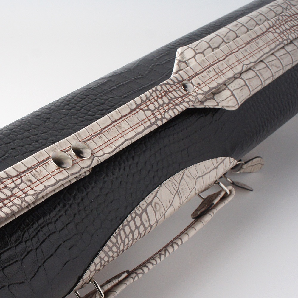 åȥ  WHI36 Black / Off White Gator