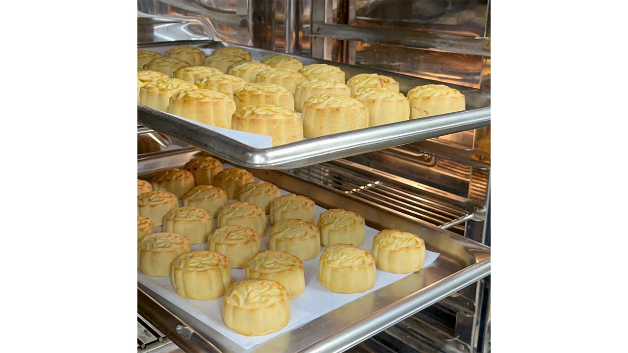 【天廣堂】松戸白宇宙かぼちゃ月餅　8個入