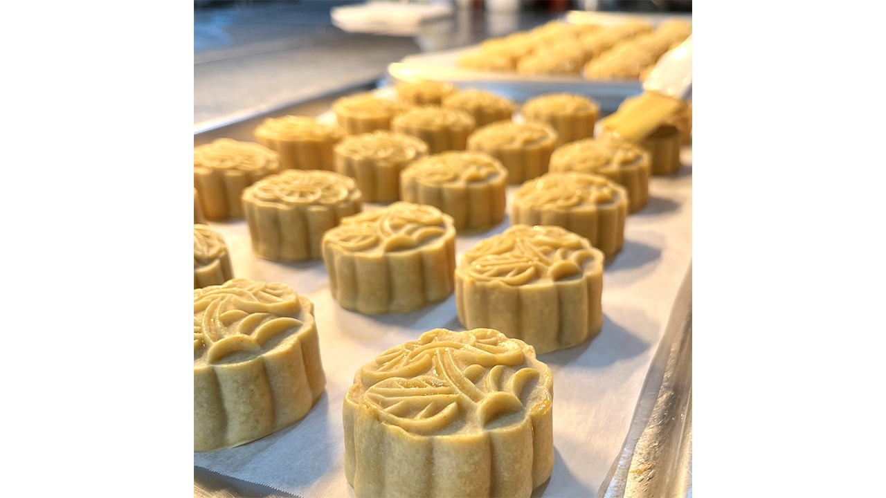 天廣堂】松戸白宇宙かぼちゃ月餅 8個入