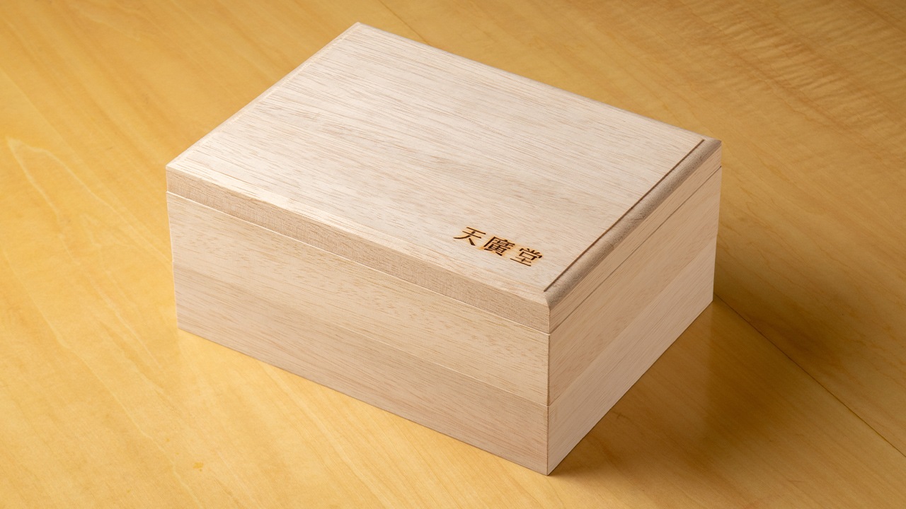 【天廣堂】天廣堂特製 新春中華おせち2026（二段重5～6名様分）・特選フカヒレ姿濃厚白湯煮込み（大）2枚付き