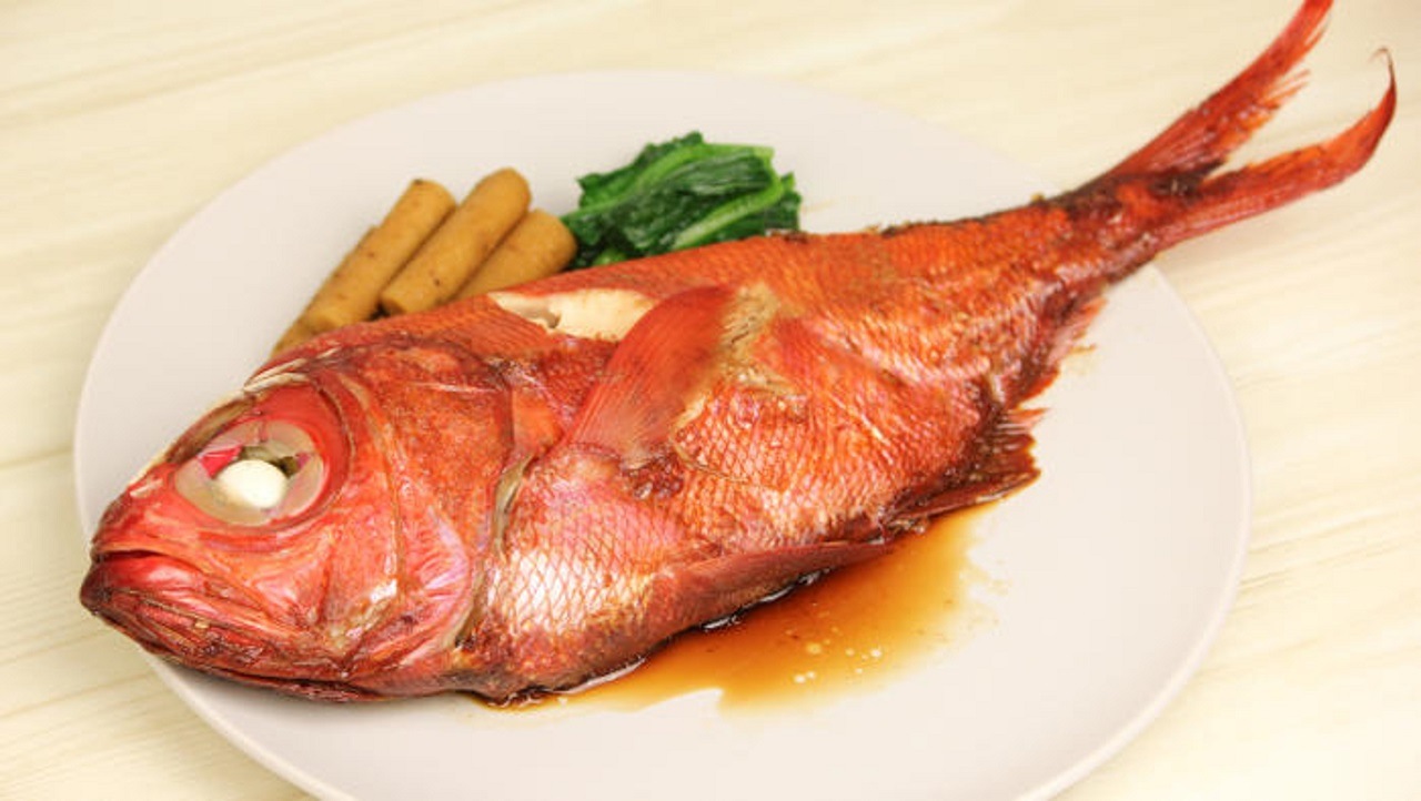 【シバショウ】<送料無料>金目鯛(まるごと)　1尾【液体凍結】