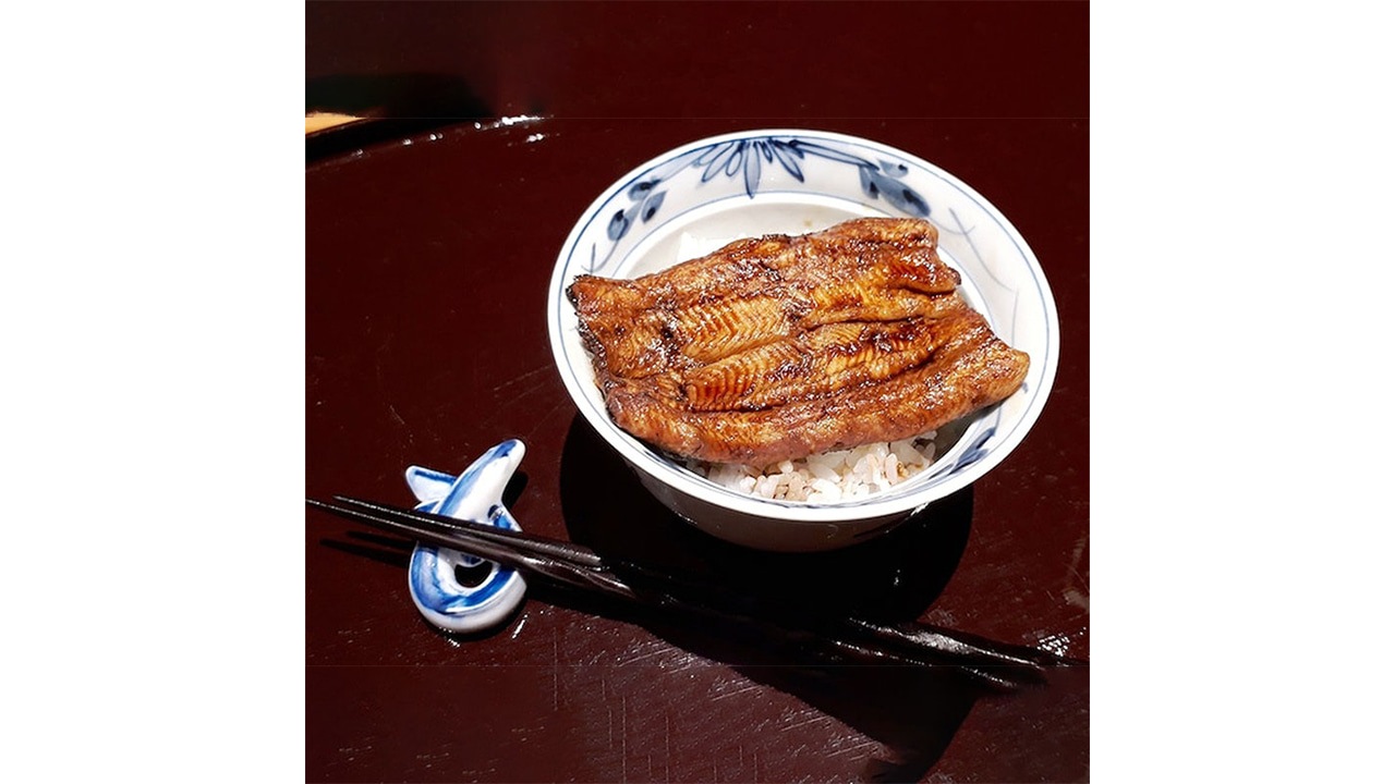 【うなぎ新都（しんみやこ）】国産うなぎ炭火蒲焼３尾