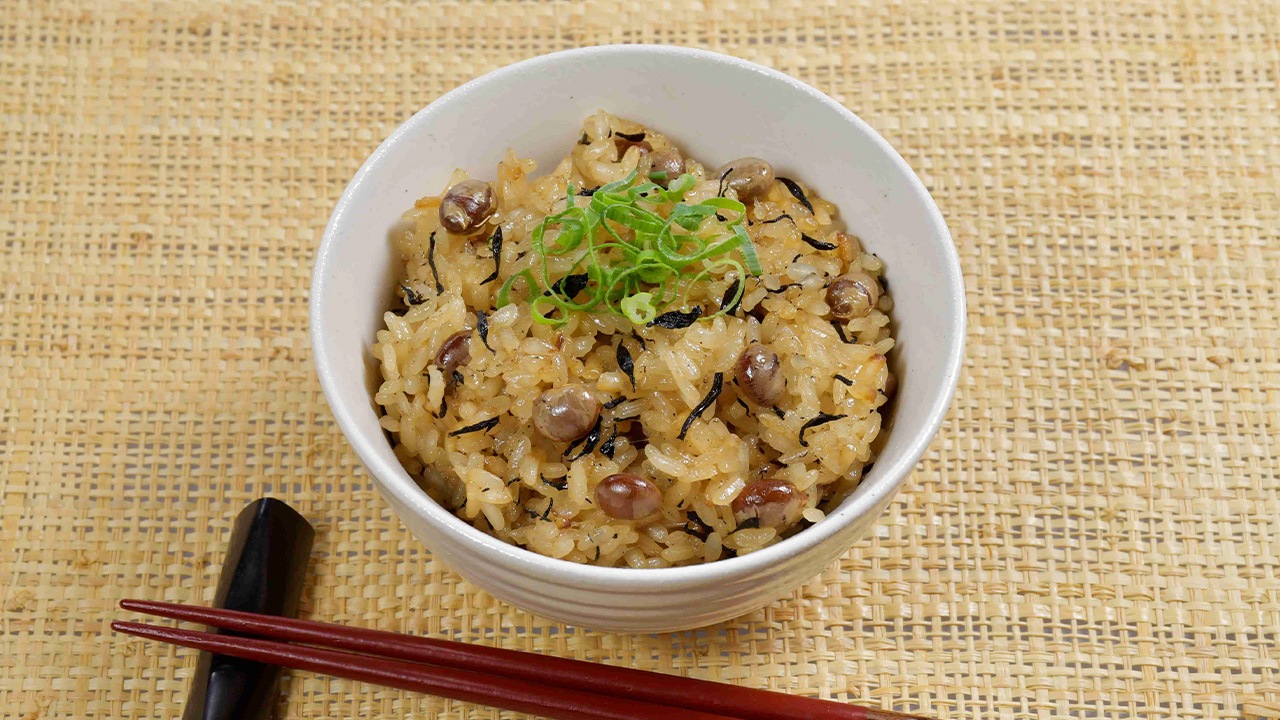 【虎屋産業】＜送料無料＞手間いらずひじきおこわ10袋