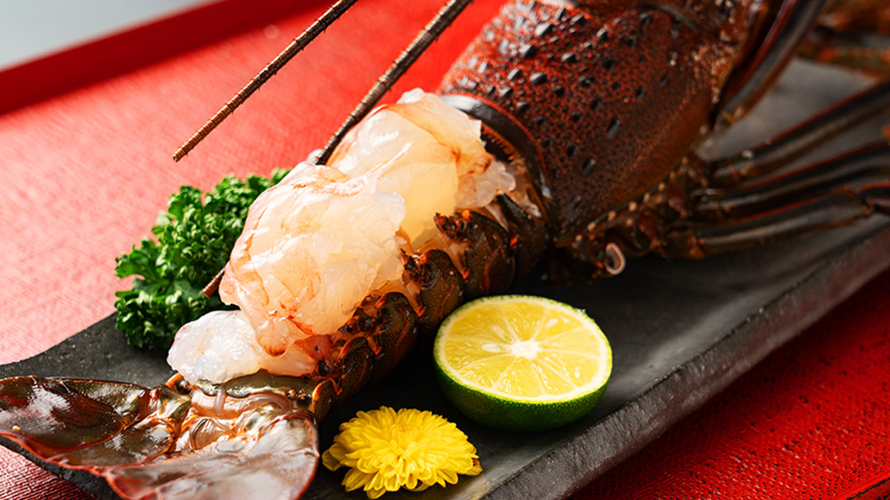 【いせえび問屋】活〆生冷凍伊勢海老　中（2kg/7～10尾）