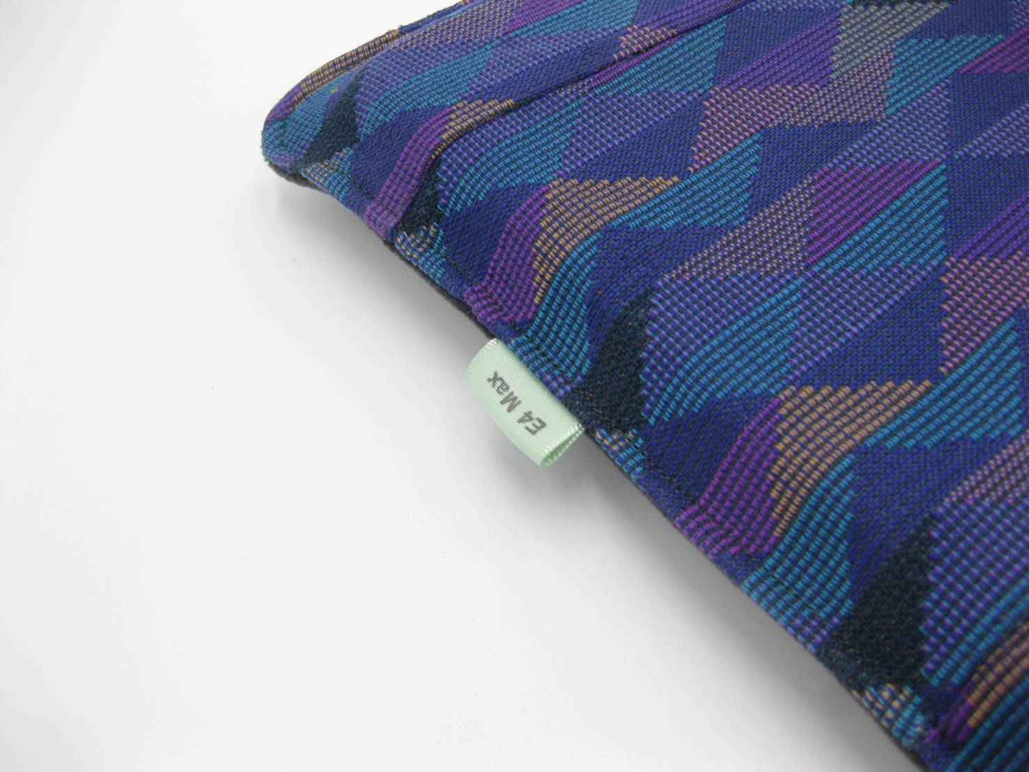 【新商品！】クッション　E4系MAX  トライアングル　裏生地モケット