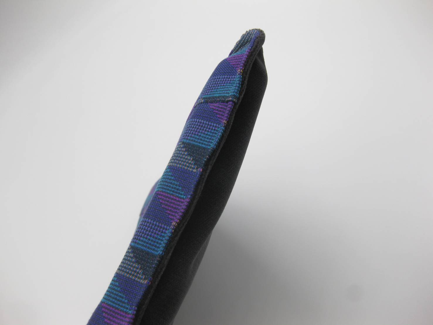 【新商品！】クッション　E4系MAX  トライアングル　裏生地モケット