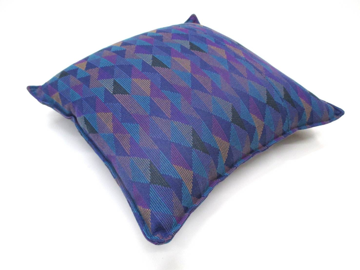 【2025年10月15日新発売】40×40クッション MAX E4系 トライアングル