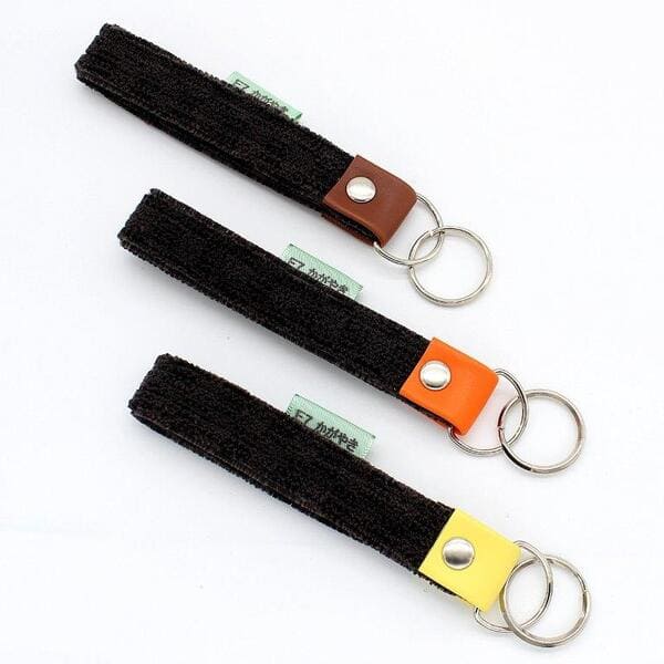 キーホルダー かがやき E7系 カサネコウシ 本物の新幹線座席シートの生地(モケット)