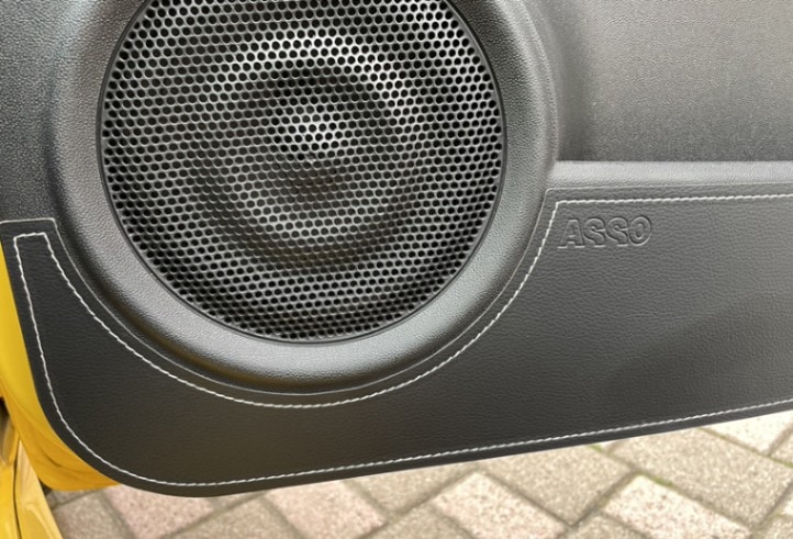 ino la design ドアキックガード レザー調・白ステッチ Fiat500