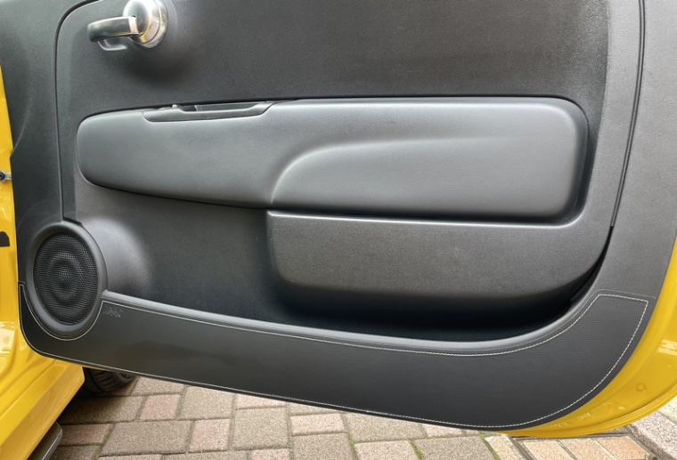 ASSPIDE ドアキックガード レザー調・白ステッチ ABARTH500・595・695