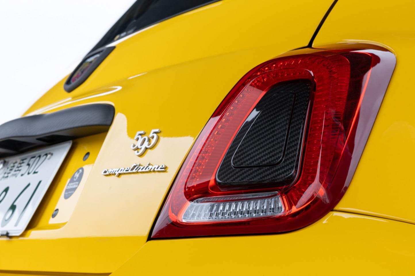 【おすすめチューニングセット】　GRU　スーパードライカーボン　リアエンブレムカバー ＆ トランクハンドルカバー ＆ リアストップランプインナーカバー セット【ABARTH500・595・695】　