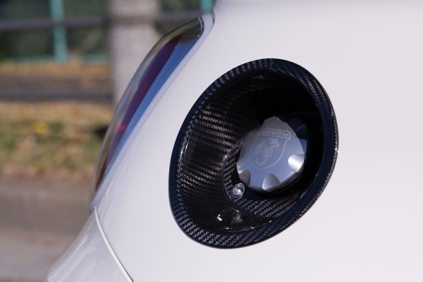 ASSPIDE スーパードライカーボン フューエルリッド [マット]　ABARTH500・595・695