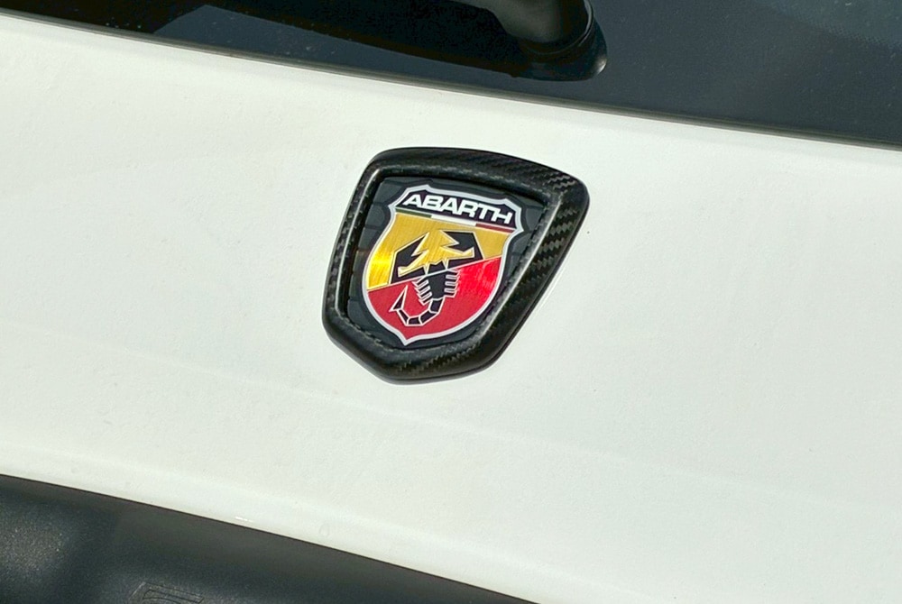 GRU　スーパードライカーボン　[ハーフグロス]　リアエンブレムカバー　【ABARTH500・595・695】