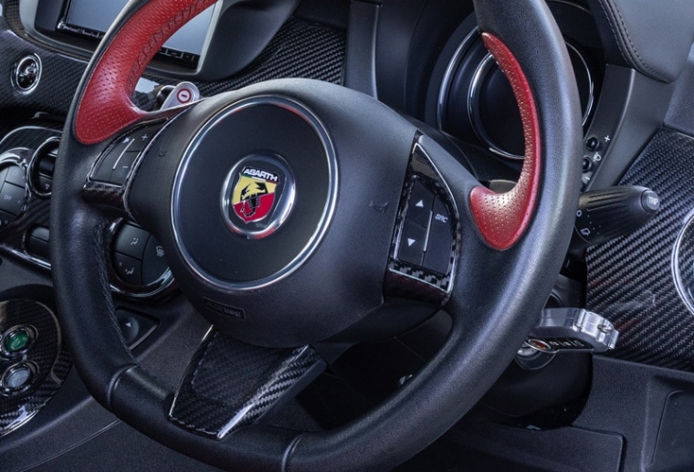 GRU　スーパードライカーボン　ステアリングボタン＆アンダーカバー　[マット]　【ABARTH500・595・695 S3まで】