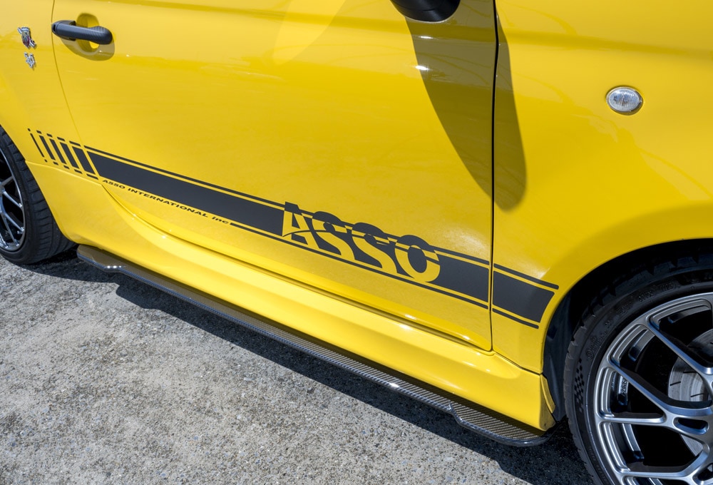 GRU　スーパードライカーボン サイドスカート Ver.2　[マット]　【ABARTH500・595・695】