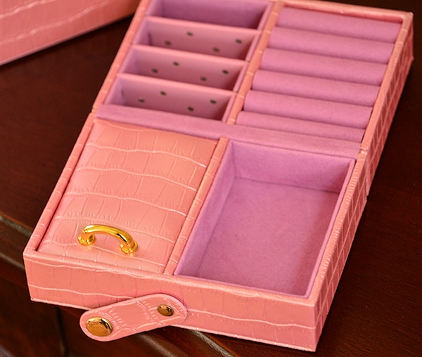 お姫様のクロコジュエリーボックス：ピンク ホワイトデーに