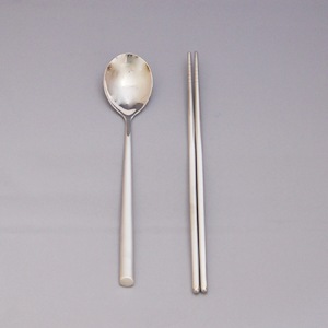 韓国産　真空　箸・スプーンセット　（冷凍商品と同梱不可）