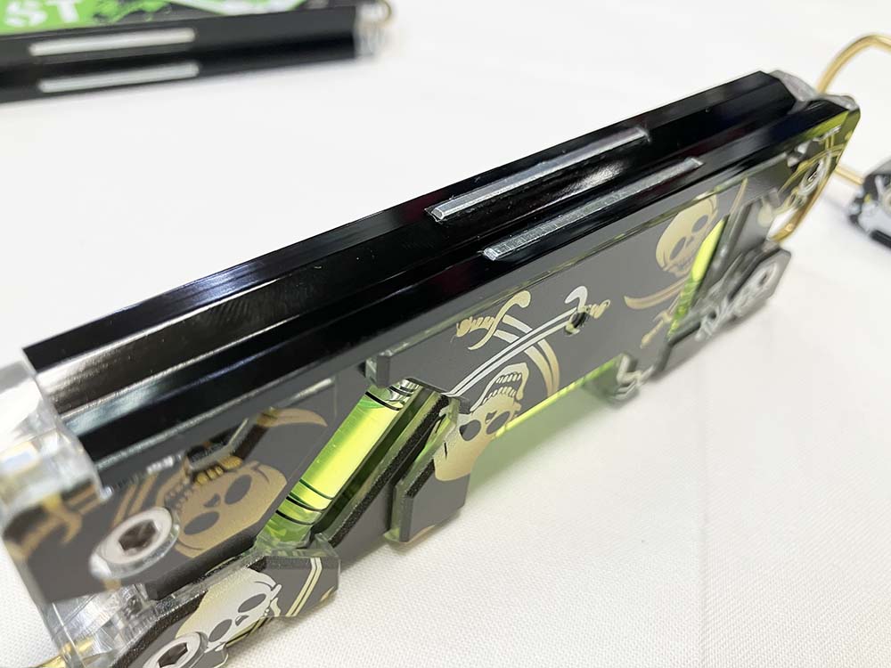 エビス 水平器 デザイントビレベルPRO 3色 ｱﾝｾﾞﾝﾀﾞｲｲﾁ・ﾊﾟｲﾚｰﾂ