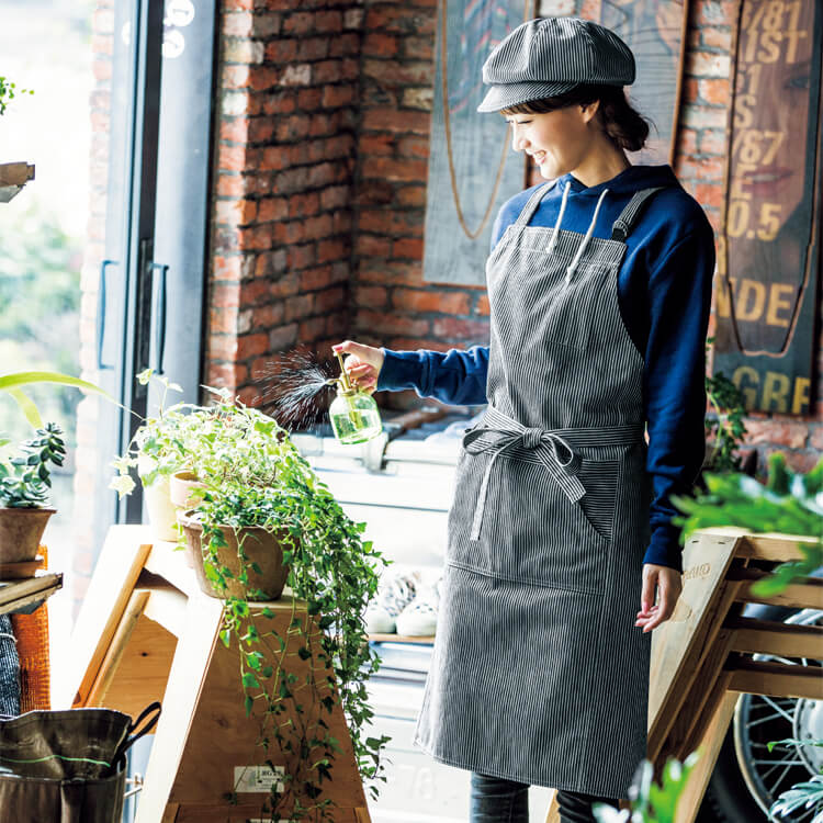 【飲食店エプロン  ヒッコリーストライプ柄】 前中心丈 90cm 店舗スタッフユニフォーム/カフェ制服 (BOMFK7151)